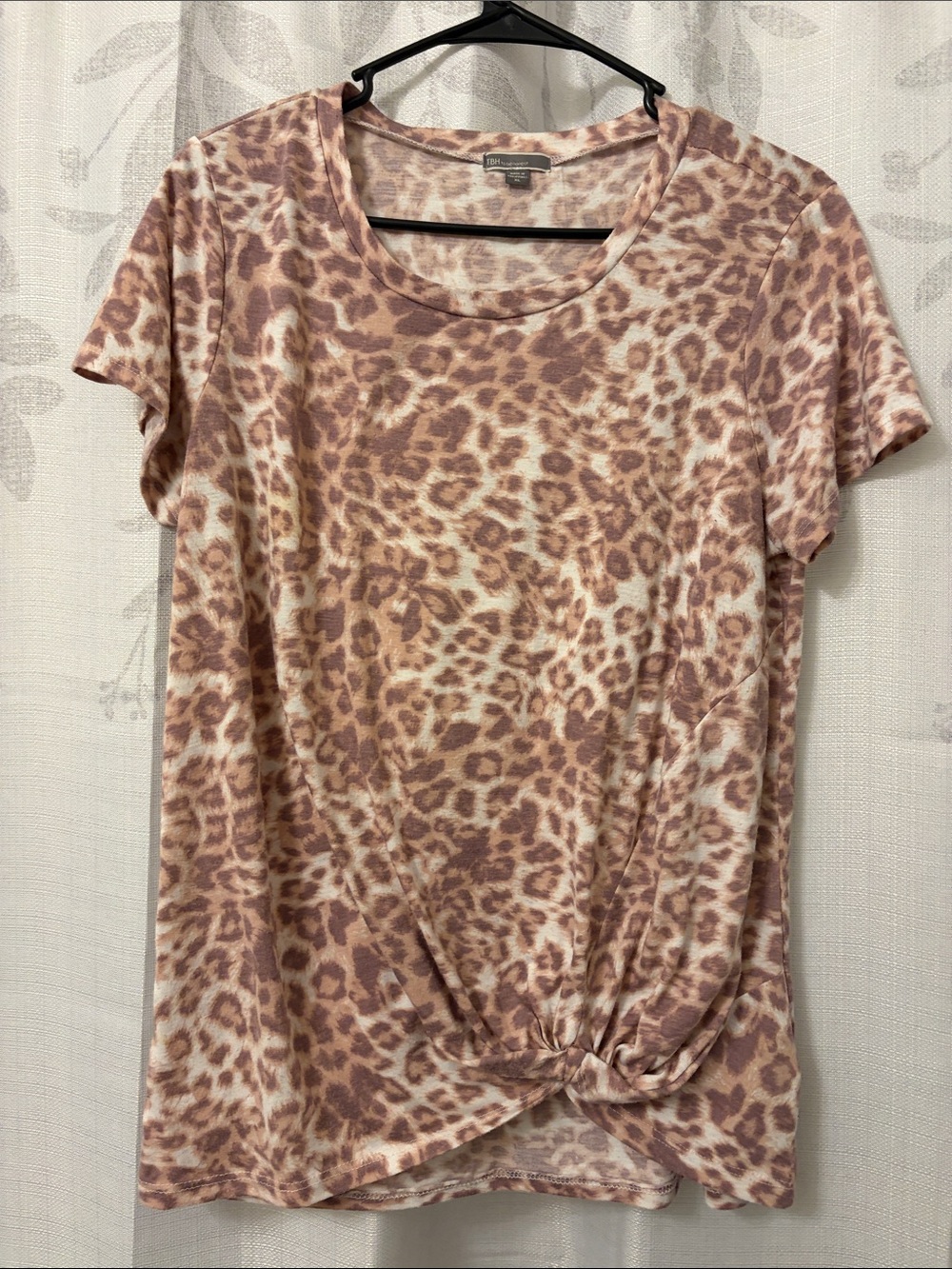 To be Honest Mauve Leopard Twist-Front Short Sleeve Tee